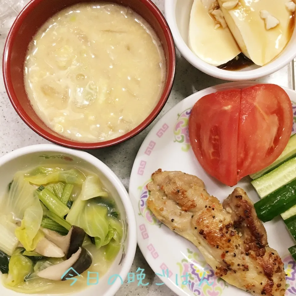 Snapdishの料理写真:小松菜とキャベツとエリンギの豚骨醤油煮 チキンソテー 味噌汁|よっぴぃさん