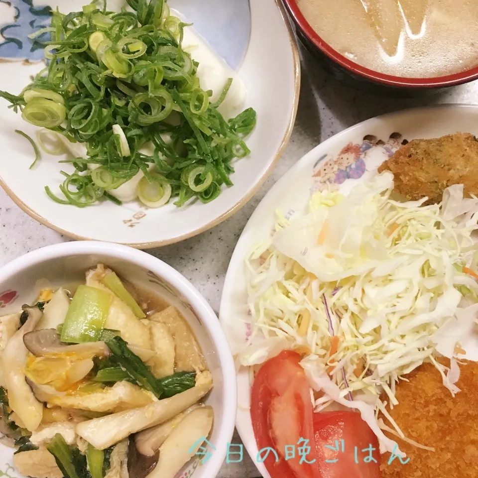 小松菜とエリンギと油揚げの麺つゆ炒め煮卵とじ|よっぴぃさん