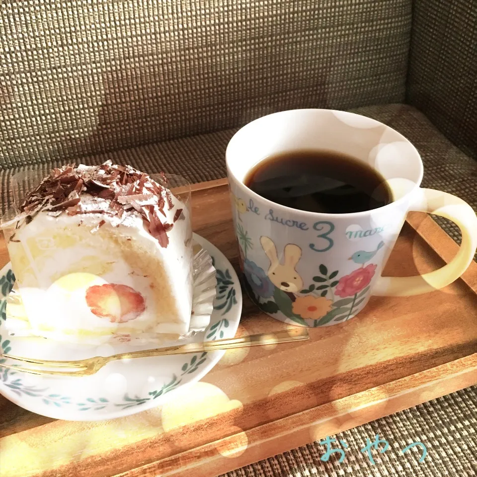 Snapdishの料理写真:昨日のケーキの残りでコーヒーブレイク（3月のカップ）|よっぴぃさん