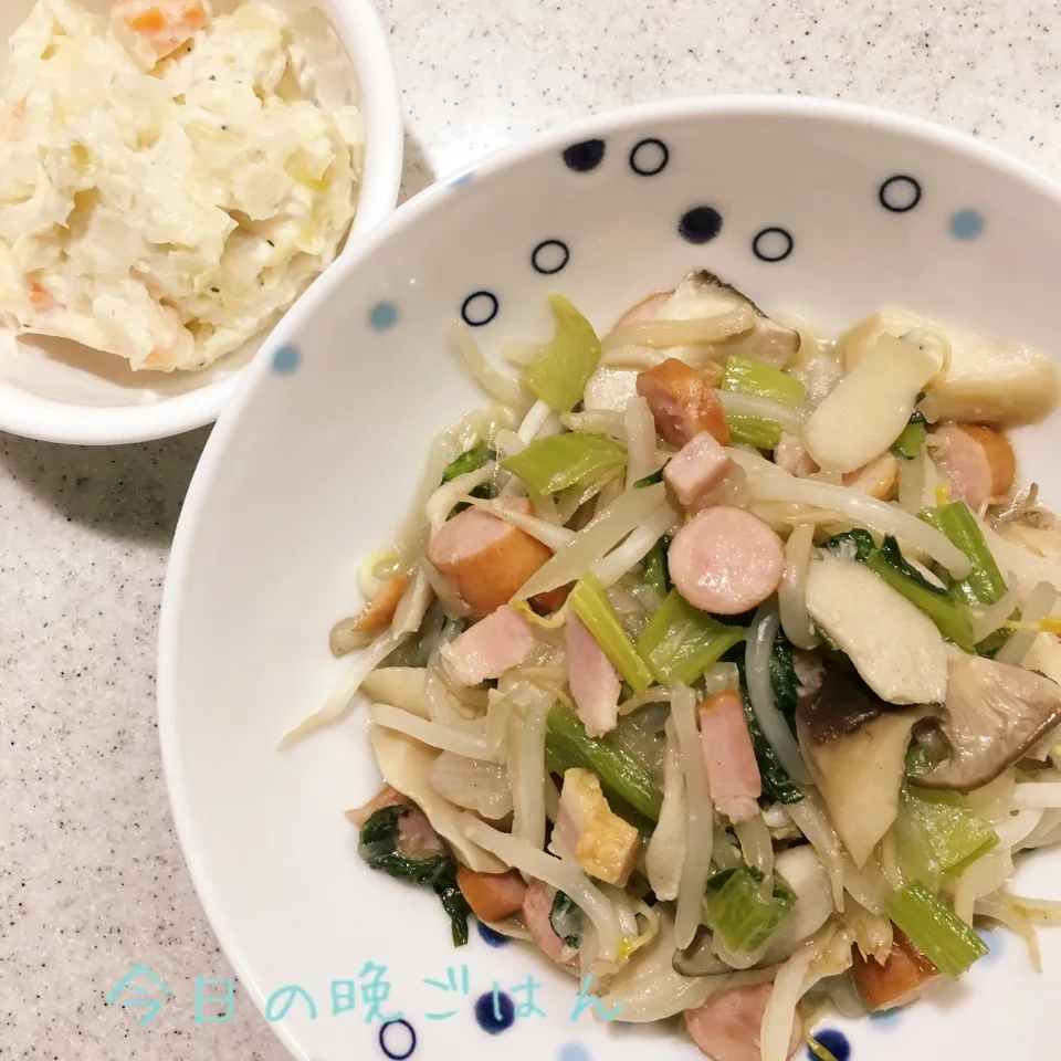 在庫一掃野菜ときのこで塩麹炒め|よっぴぃさん