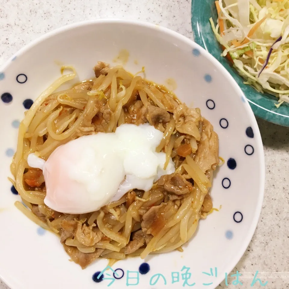 豚肉ともやしのネギ味噌炒め 温泉玉子のせ|よっぴぃさん