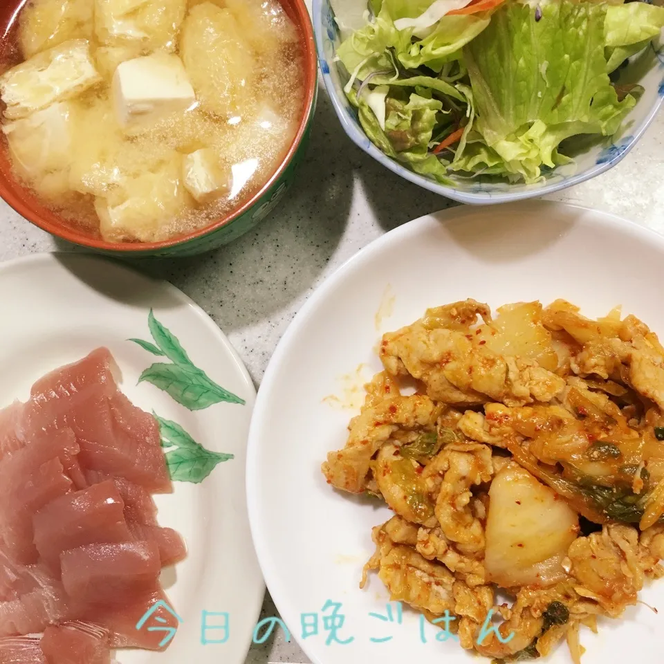 Snapdishの料理写真:豚キムチ カジキマグロの刺身 豆腐と油揚げの味噌汁 サラダ|よっぴぃさん