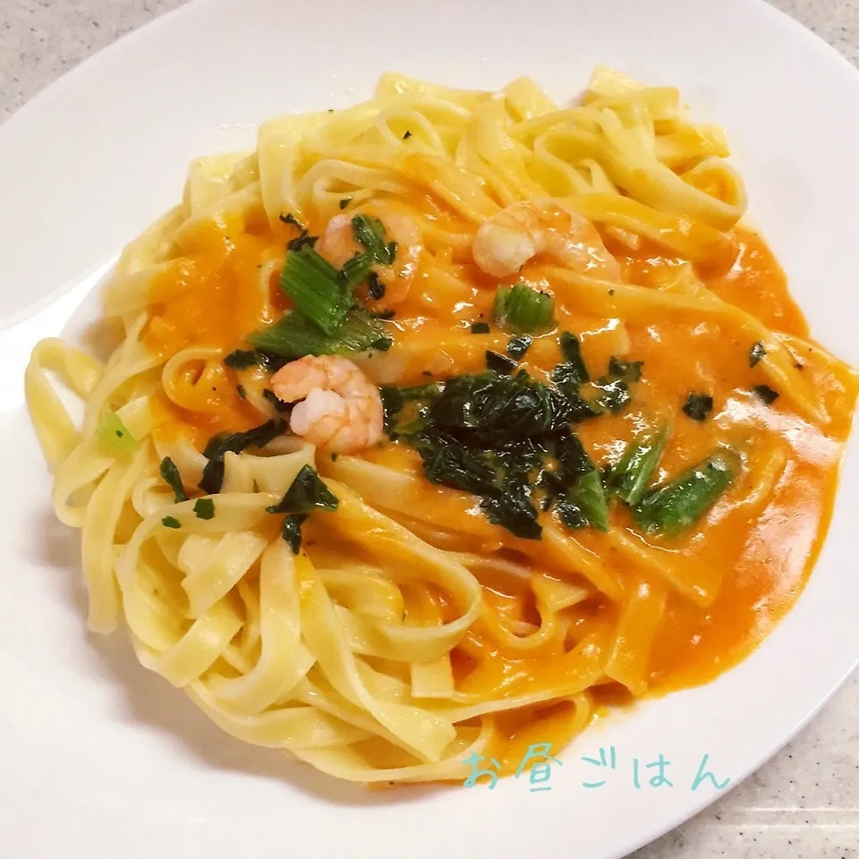 海老とほうれん草のトマトクリームパスタ|よっぴぃさん