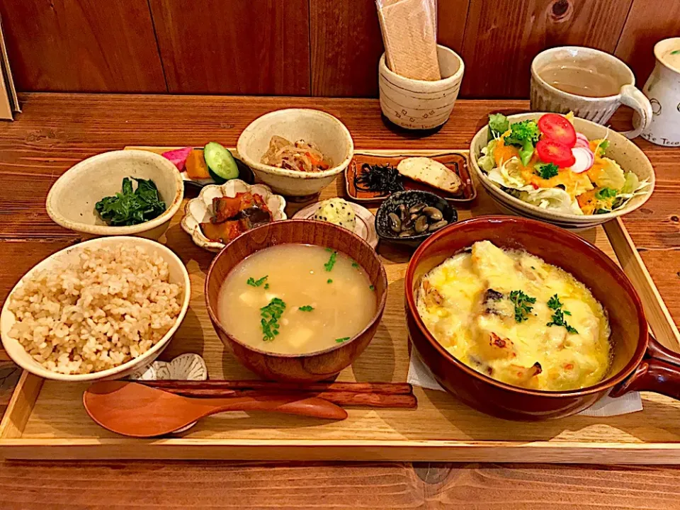 昼ごはん  cafe Tecoさんの Tecoごはん。ホタテと野菜のグラタン|砂雪さん