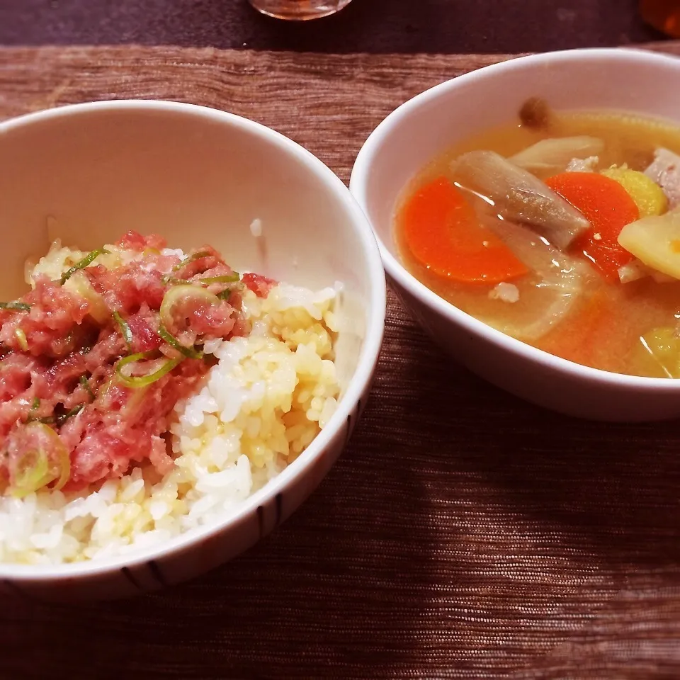 マグロたたき丼と豚汁定食♪|ゆきさん