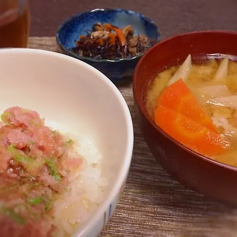 まぐろたたき丼と豚汁♪|ゆきさん