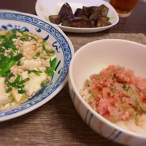 まぐろたたき丼とニラと豆腐の和風あんかけ♪|ゆきさん