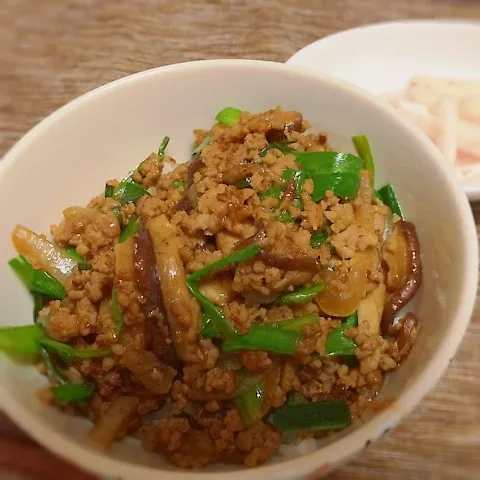 マネっこ♡豚挽肉とニラの中華丼♪|ゆきさん