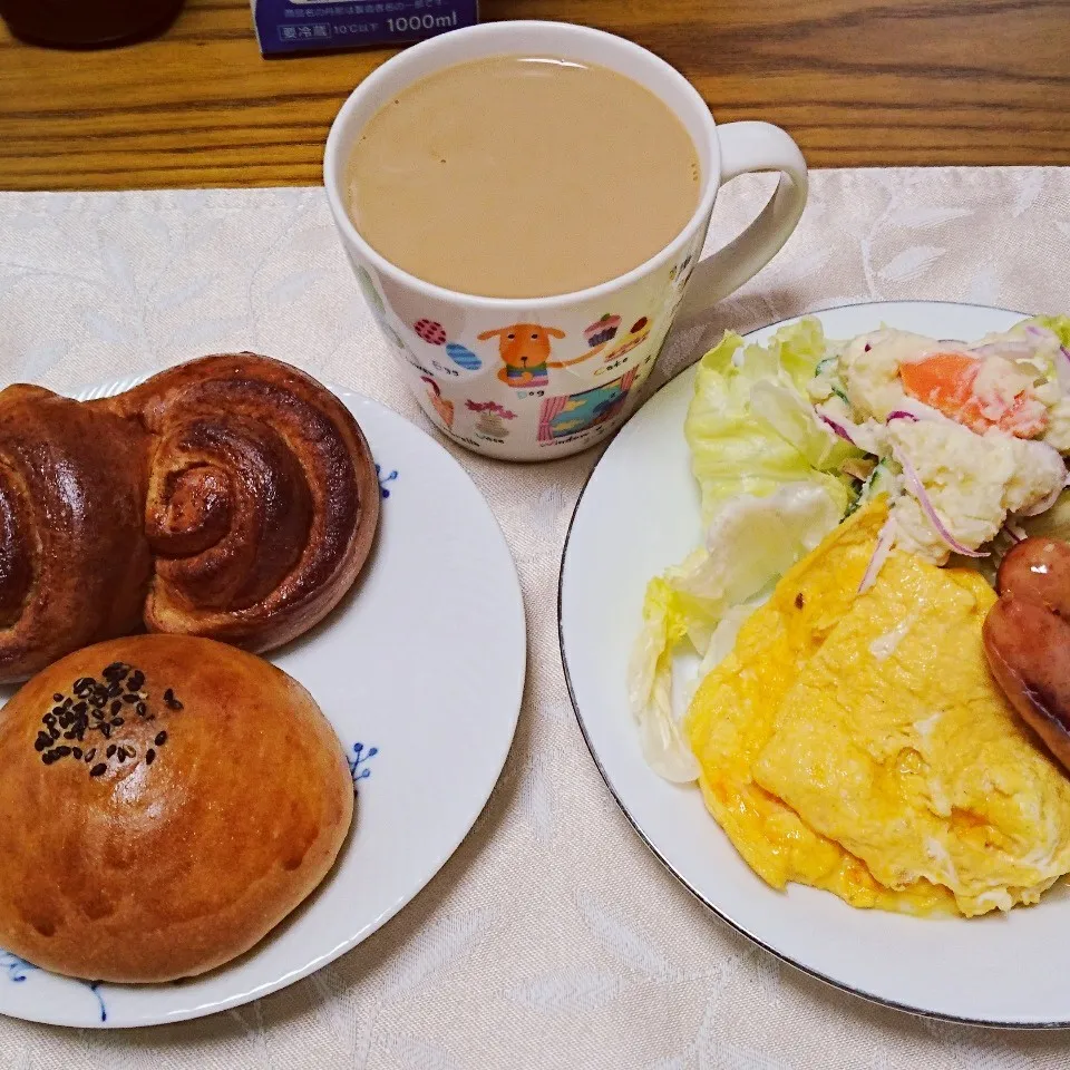 Snapdishの料理写真:6/23の朝食 「和み」のパンで朝ごはん|卯月さん