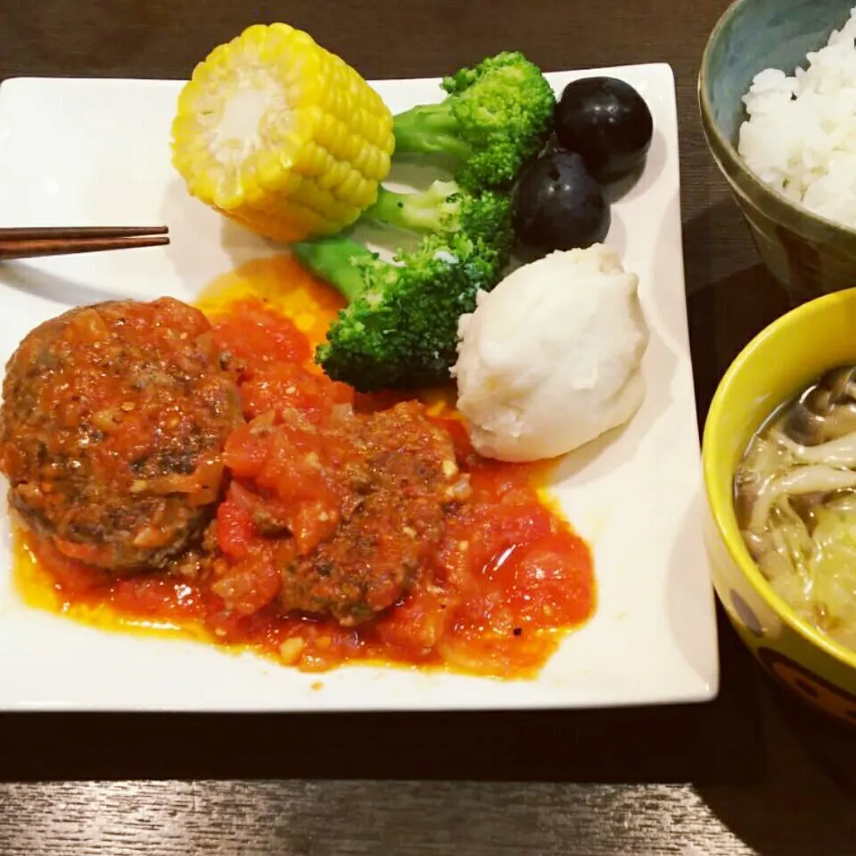 娘作夜ご飯！トマトソースのハンバーグ|悠さん