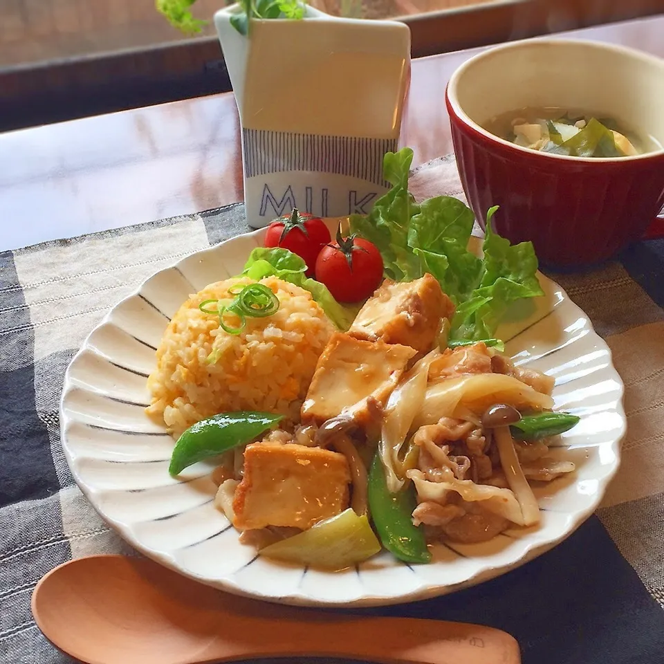 Snapdishの料理写真:豚肉と厚揚げのピリ辛中華〜黄金炒飯と♡|ゆりこさん