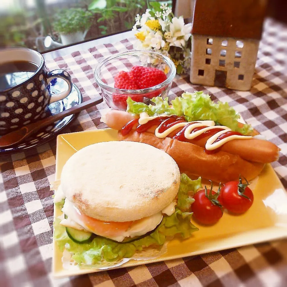 Snapdishの料理写真:イングリッシュマフィン&ホットドック♡|ゆりこさん