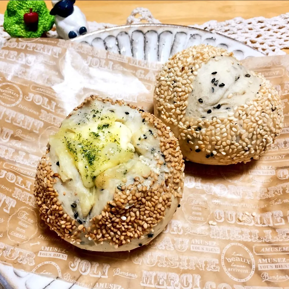 ごまパン&ごまチーズパン🥐🧀|miyu໒꒱· ﾟさん