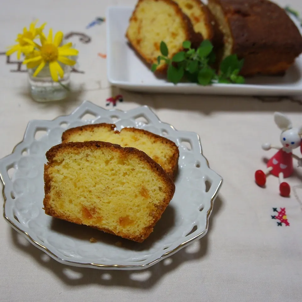 Snapdishの料理写真:甘夏ピールで作るパウンドケーキ…週末のお菓子♪|chapkanonさん