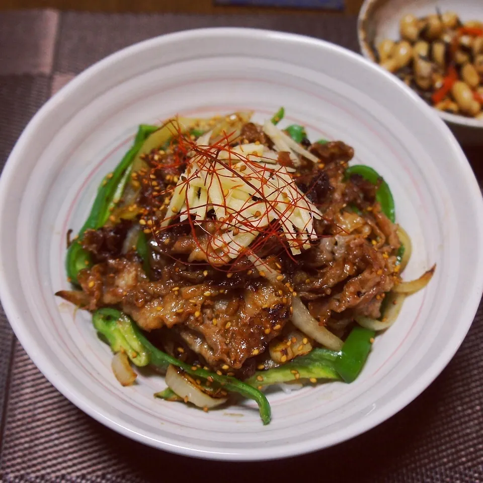 おひとりさまの豚バラ肉の生姜焼き丼…野菜もたっぷり♪|chapkanonさん