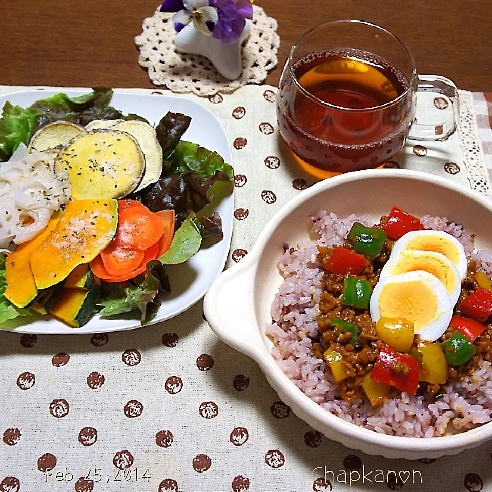 Snapdishの料理写真:☆カラフルドライカレー＆野菜チップサラダ|chapkanonさん