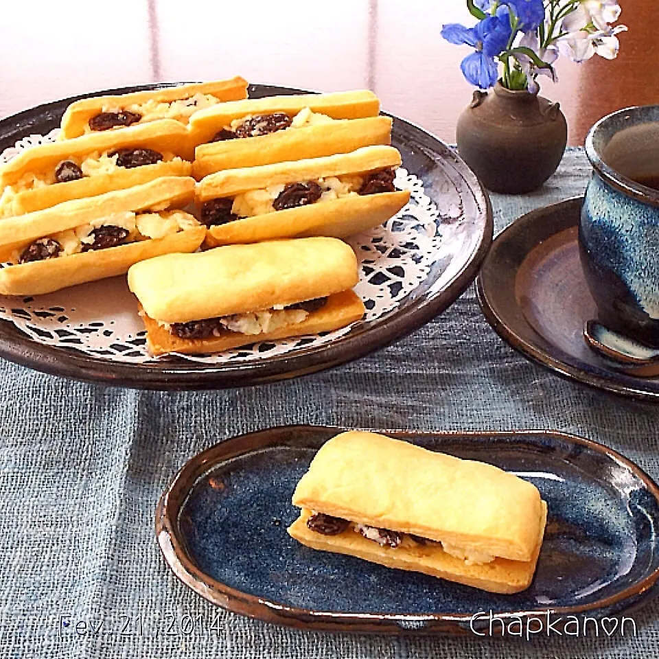 Snapdishの料理写真:週末のお菓子♡手作りレーズンウィッチ|chapkanonさん