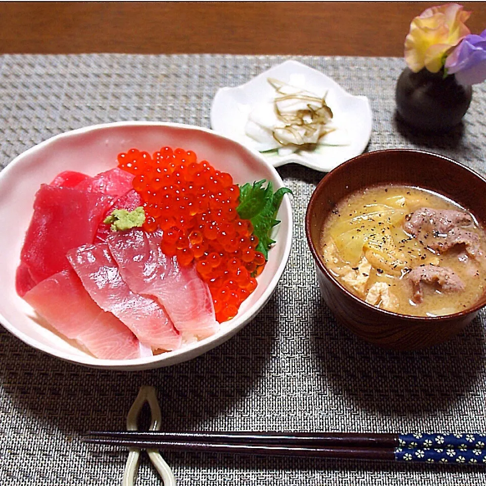 海鮮丼☆黒胡椒で美味しいお味噌汁|chapkanonさん