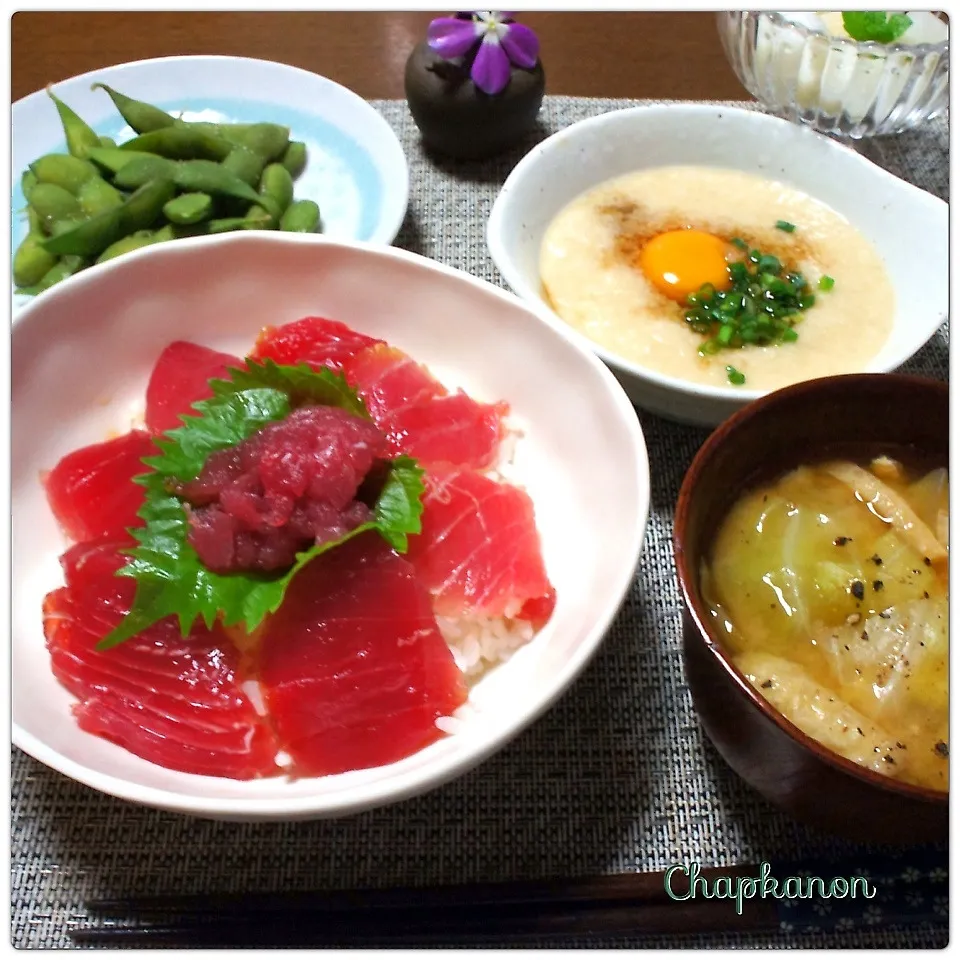 Snapdishの料理写真:山かけ丼・キャベツと揚げの味噌汁|chapkanonさん