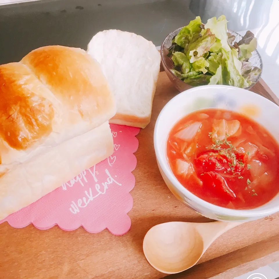 今日のランチ🎶ミルクパンとトマトスープ❣️|みぃさん