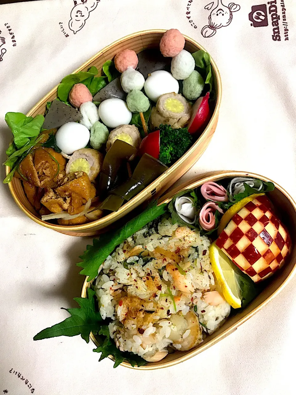 週末恒例お片付け弁当🍙
きみちさんの料理 ウマウマ塩鮭の炊き込みご飯🍚とおでん🍢
 #片付け弁当  #ゼロハンガー  #おでん|とんちんさん