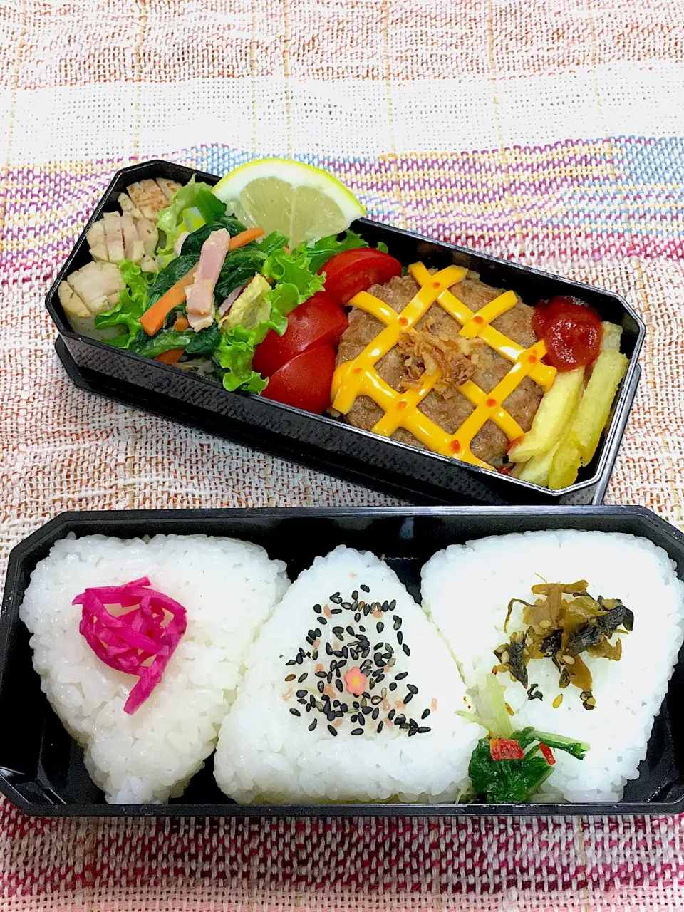 Snapdishの料理写真:#onigiriaction
 #おにぎりアクション 
 #旦那弁当 
 #男子弁当 
 #お昼ご飯 
 #おにぎり|tomokoさん