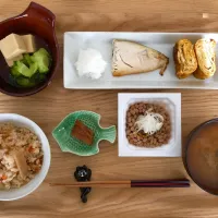 Snapdishの料理写真:朝:筍ご飯、ちんげん菜高野豆腐
    しじみ汁、さば|かなさんさん