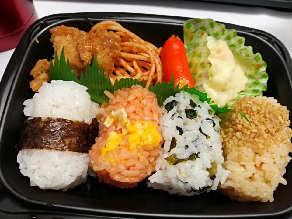 お昼🍙
 #俵むすび弁当|Kojiさん