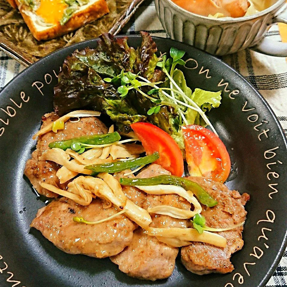 かおちゃんさんの豚ヒレ肉のソテー♡ハニーレモンバター醤油♪|とまと🍅さん