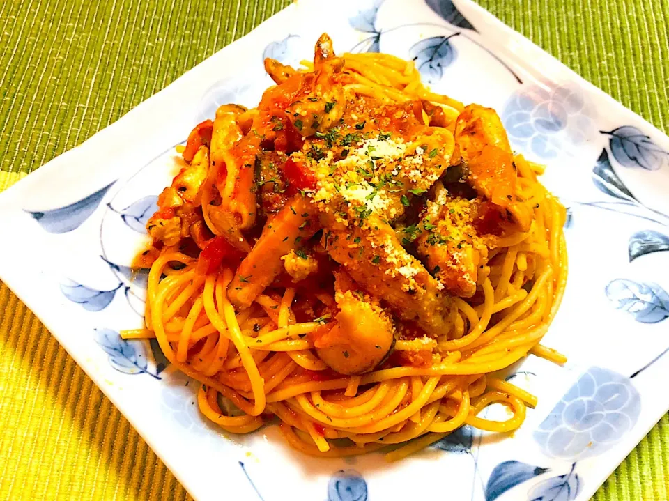 Snapdishの料理写真:Chicken mushroom pasta|Jaimie Alvarezさん