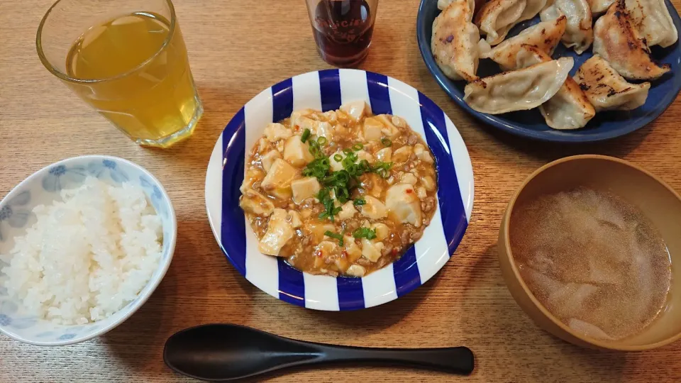 Snapdishの料理写真:麻婆豆腐&ワンタンスープ&ぎょうざの満州の餃子♪|しほさん