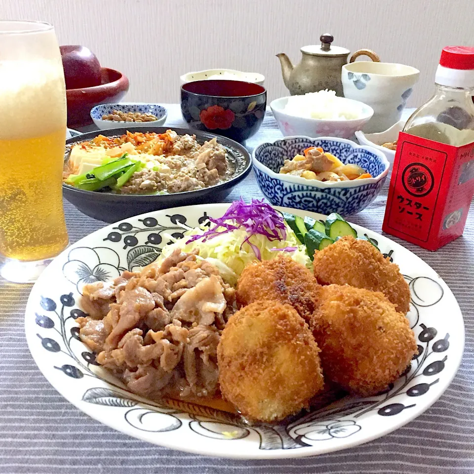 生姜焼き、コロッケ、肉団子のキムチ鍋、肉じゃがの晩ご飯 #晩ご飯|ゆかりさん