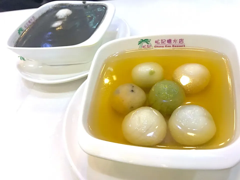 Assorted dumplings in ginger soup and sesame sauce|Sky Blueさん