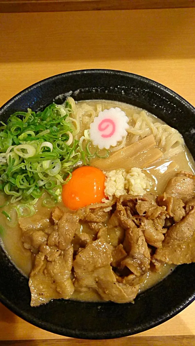 Snapdishの料理写真:ラーメン  おとど  肉増|りくさん