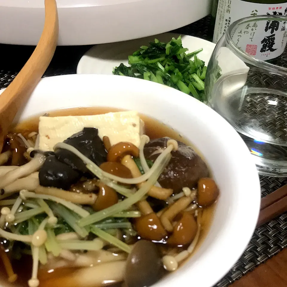 今季初鍋  #きのこ鍋  #単身赴任飯  #晩ごはん  #日本酒|Koichi GOGOさん