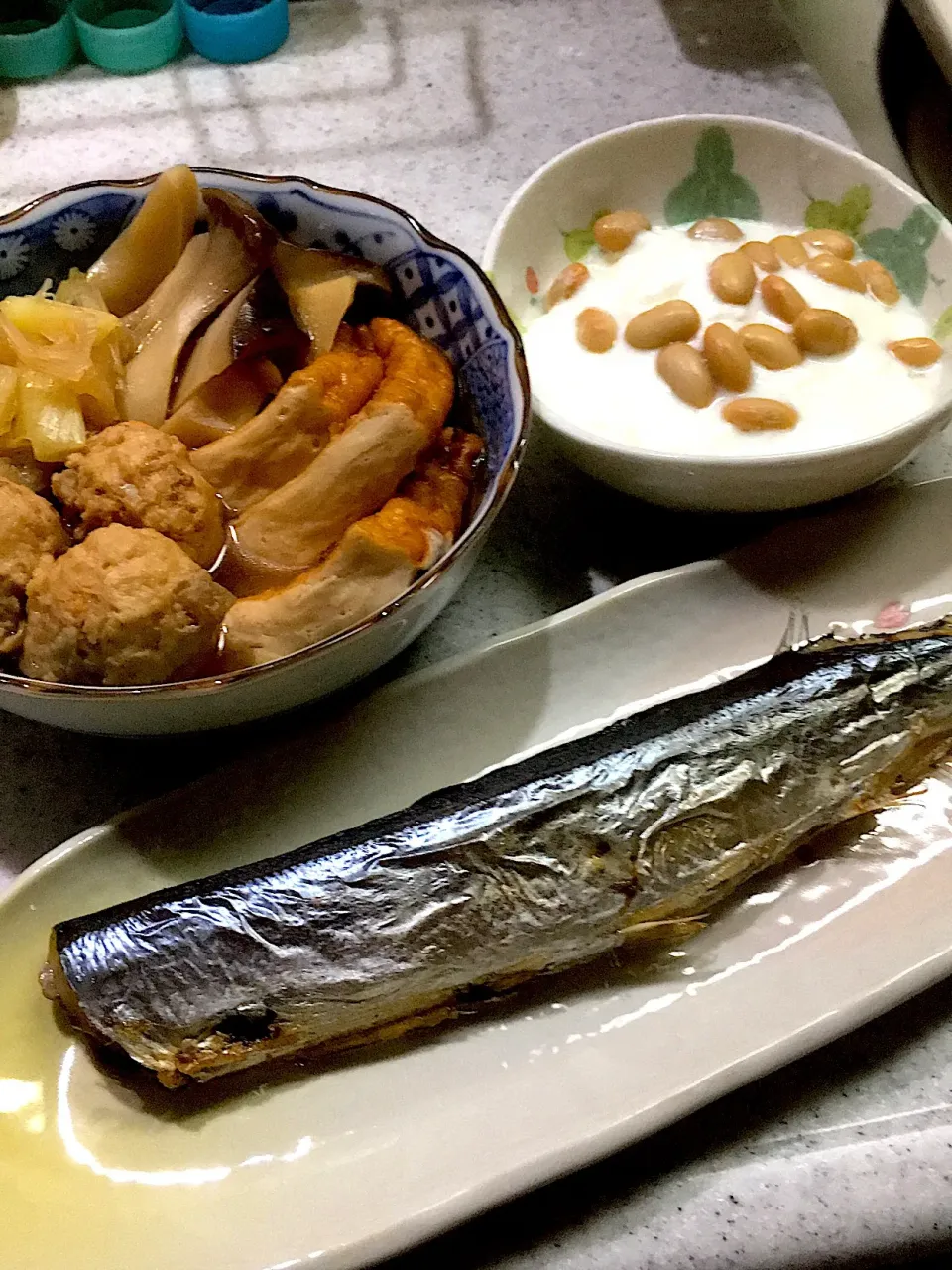 秋刀魚の塩焼きと白菜と肉団子とエリンギの炊いたん|よっぴぃさん