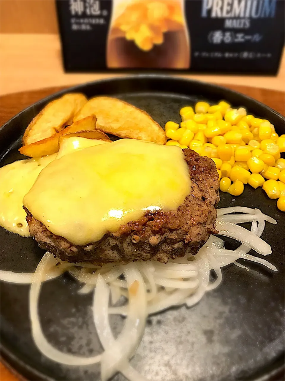 Snapdishの料理写真:チェダーチーズハンバーグ  粗挽き  ポテトフライ  コーンバター  玉ねぎソテー|ch＊K*∀o(^^*)♪さん