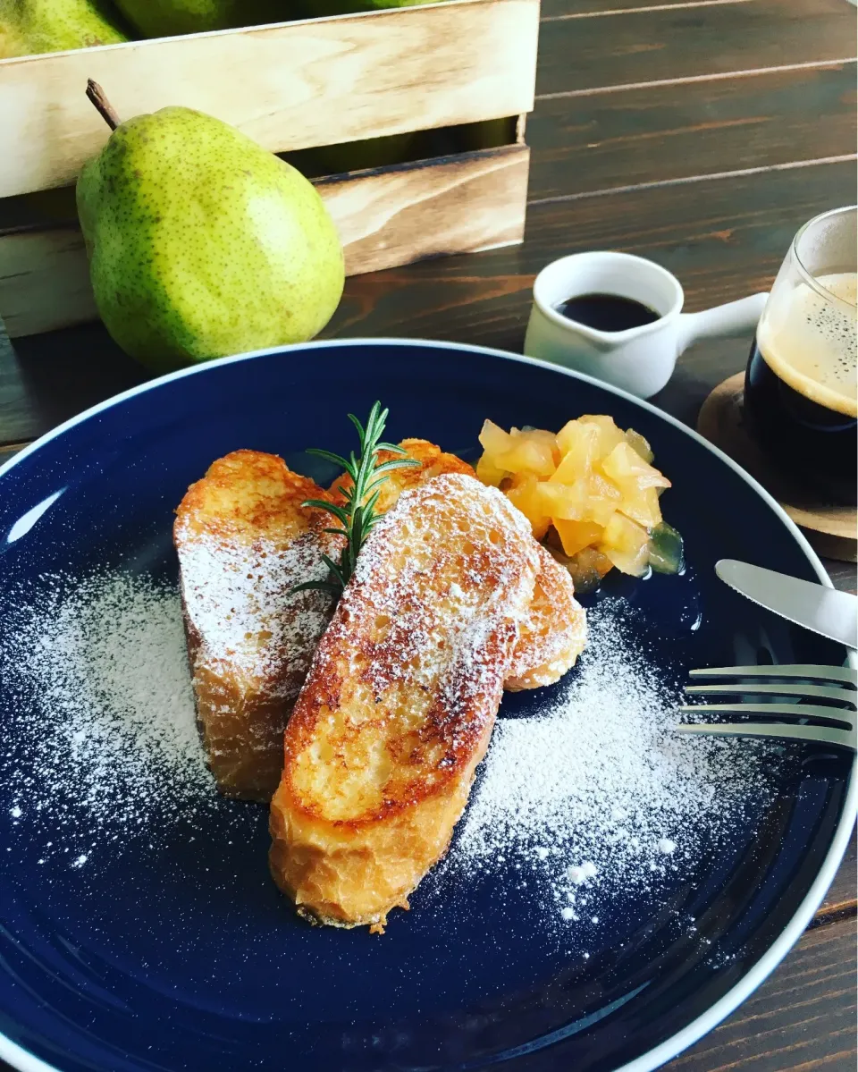 フレンチトーストと角切りりんごのコンフィチュール🥖🍎|SAORIさん