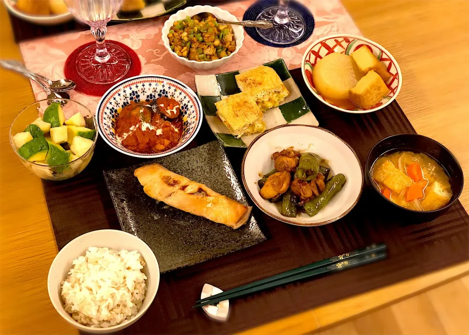 Snapdishの料理写真:鮭 西京焼き
鶏肉 万願寺 炒め
大根 厚揚げ 煮物
栃尾油揚げ ねぎ味噌 はさみ焼き
ナス チキン トマト煮
アボガド ラフランス
大根の葉 ふりかけ|nana 🍅さん