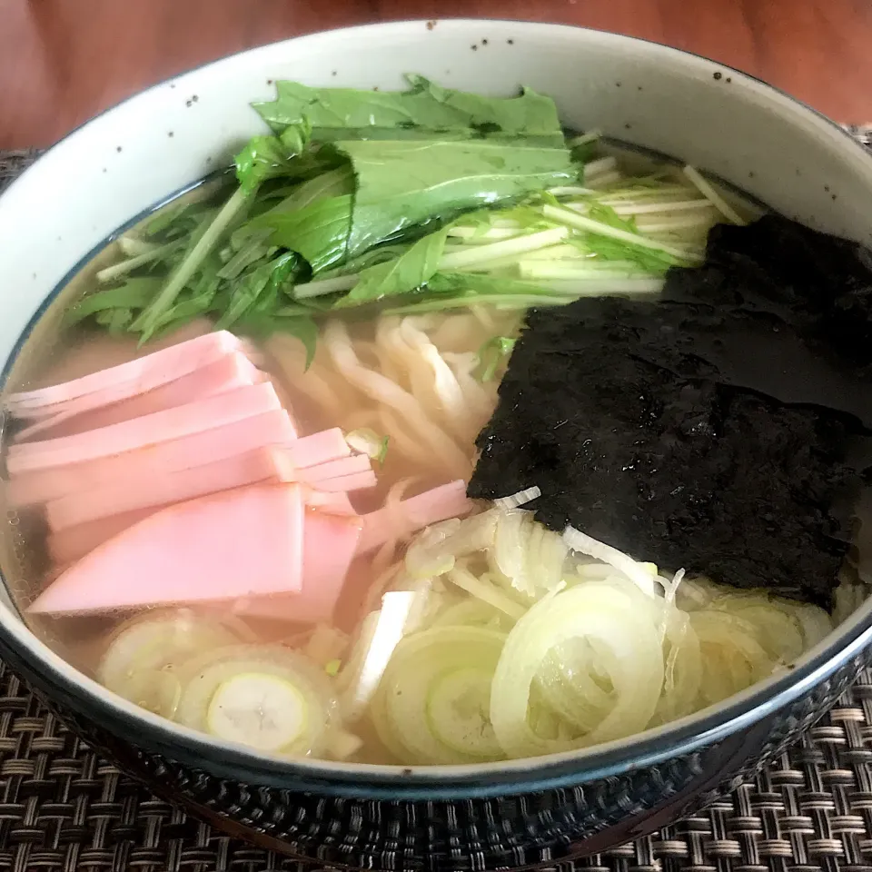 Snapdishの料理写真:塩ラーメン（松屋製麺所） #昼ごはん  #単身赴任飯|Koichi GOGOさん