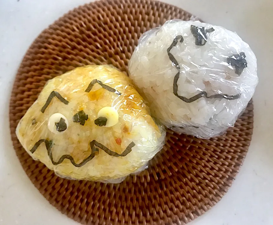 Snapdishの料理写真:カレーおにぎりマンと塩昆布マン❓|みうのすけさん