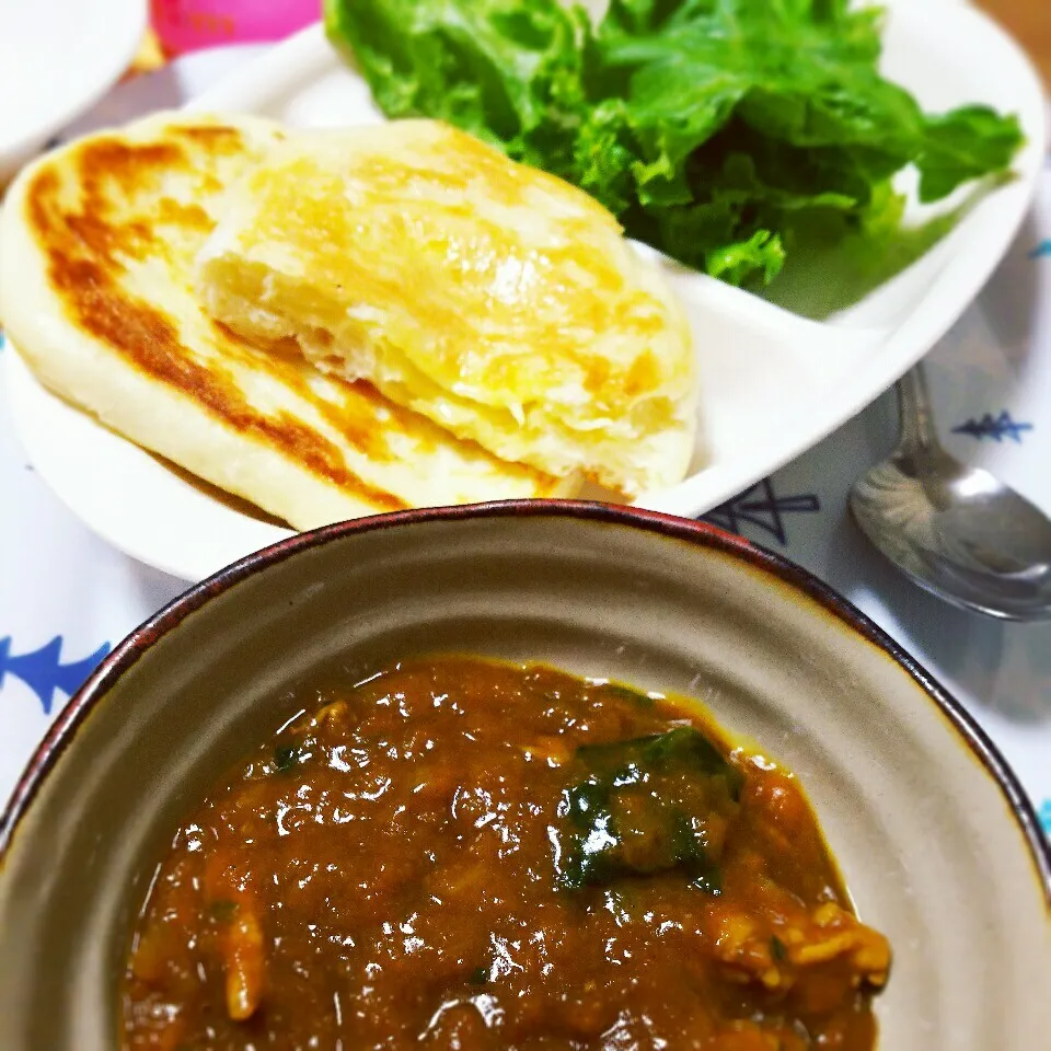 自家製ナンとスパイシーカレー|mughi-cafeさん