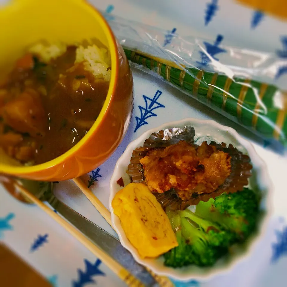 カレーライスとから揚げ ちまき|mughi-cafeさん