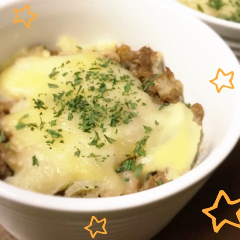 マッシュポテトとひき肉のチーズ焼きココット|おかやすさん