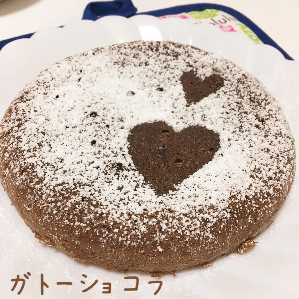 材料2つだけ💕炊飯器でズボラ！しっとり濃厚ガトーショコラ|まちゃこさん