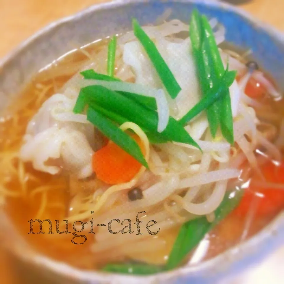 Snapdishの料理写真:野菜たっぷり♪餃子ラーメン|mughi-cafeさん