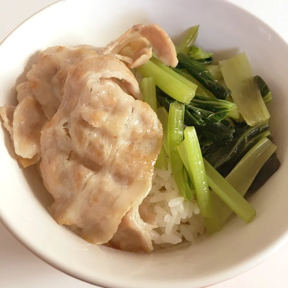 学食風の豚塩カルビ丼|まちゃこさん