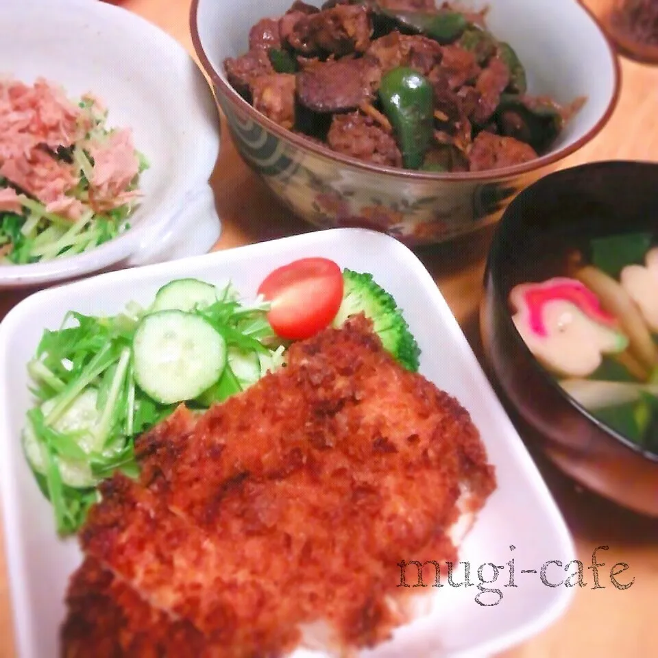 Snapdishの料理写真:たまにはお総菜チキンカツの夕食|mughi-cafeさん