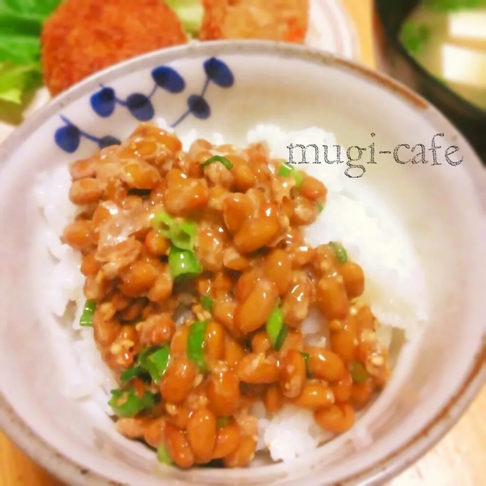 納豆ご飯♪肉じゃがコロッケと豆腐味噌汁|mughi-cafeさん