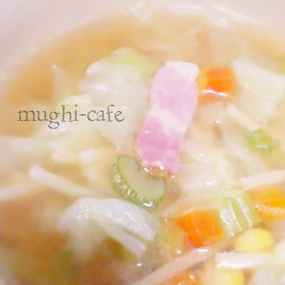 パスタ入り♪野菜たっぷりコンソメスープ|mughi-cafeさん